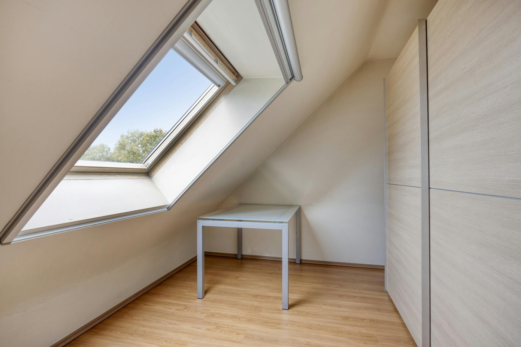 Instapklaar appartement met staanplaats en groot terras nabij centrum Diepenbeek foto 12