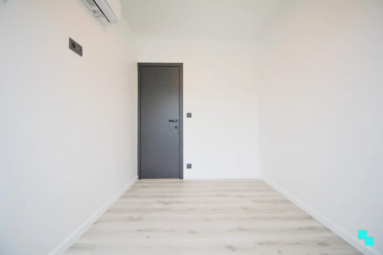 Instapklaar gelijkvloers appartement met garage te Roeselare foto 12