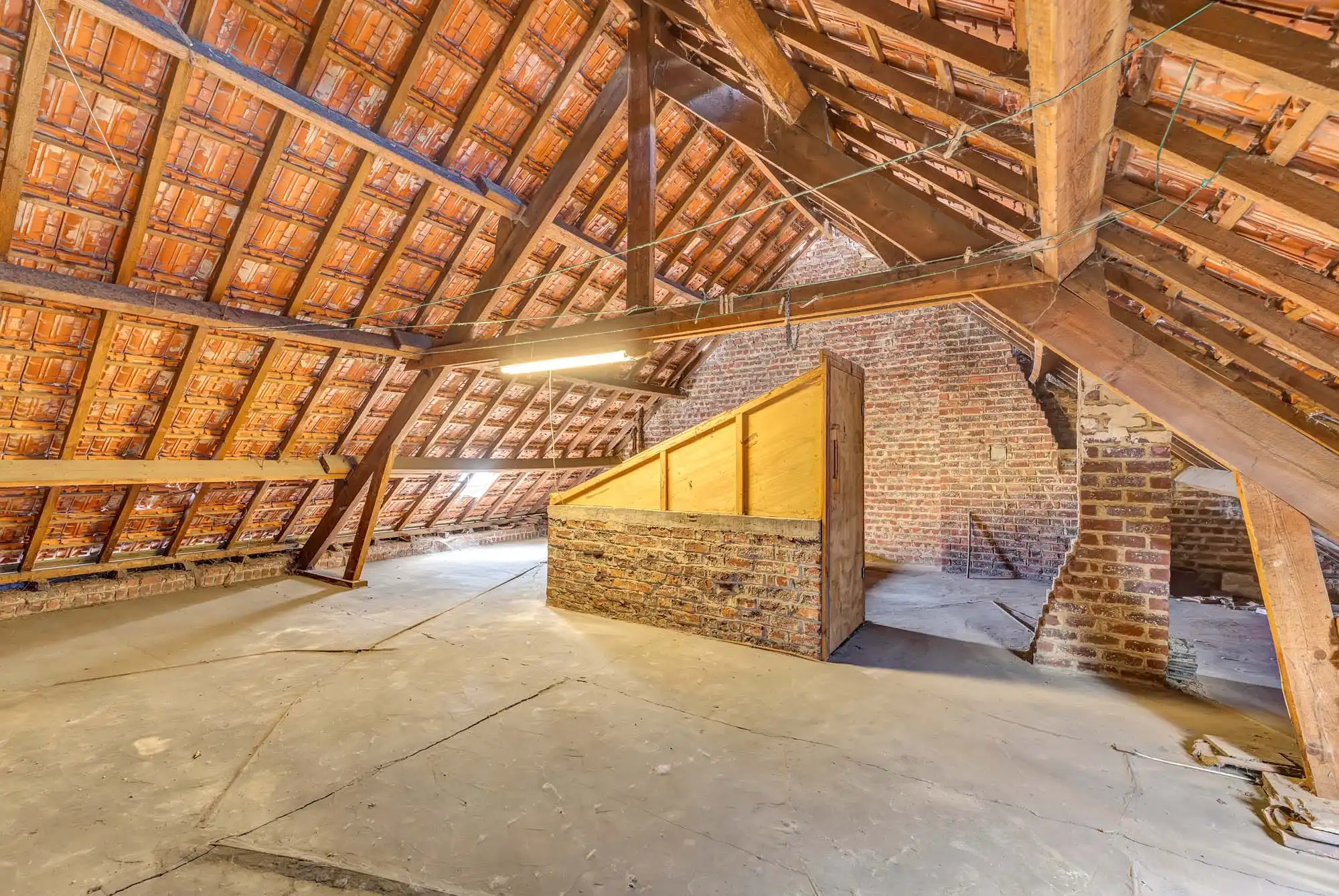 Te renoveren woning met garage foto 11