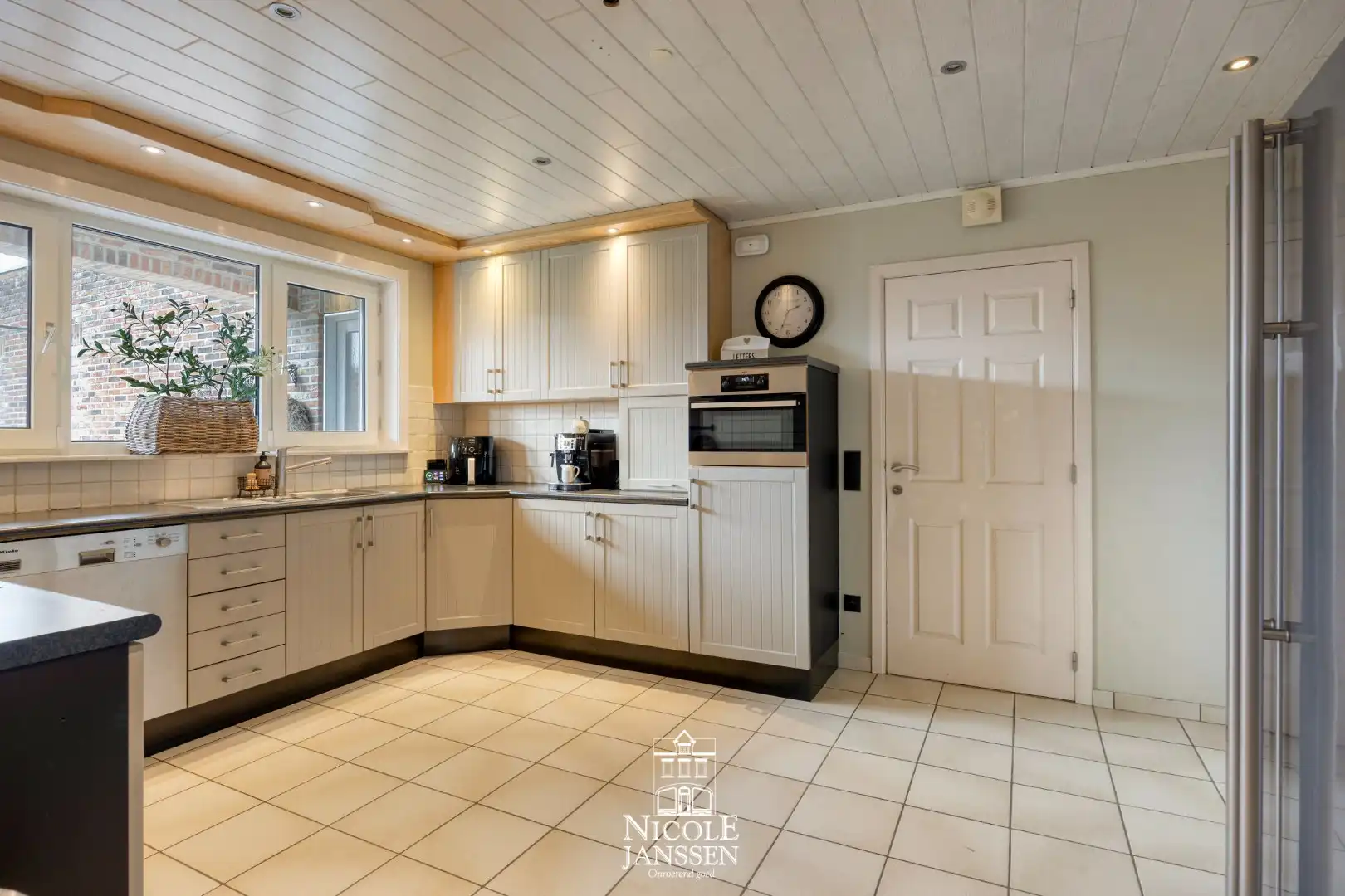 Ruime gezinswoning foto 12