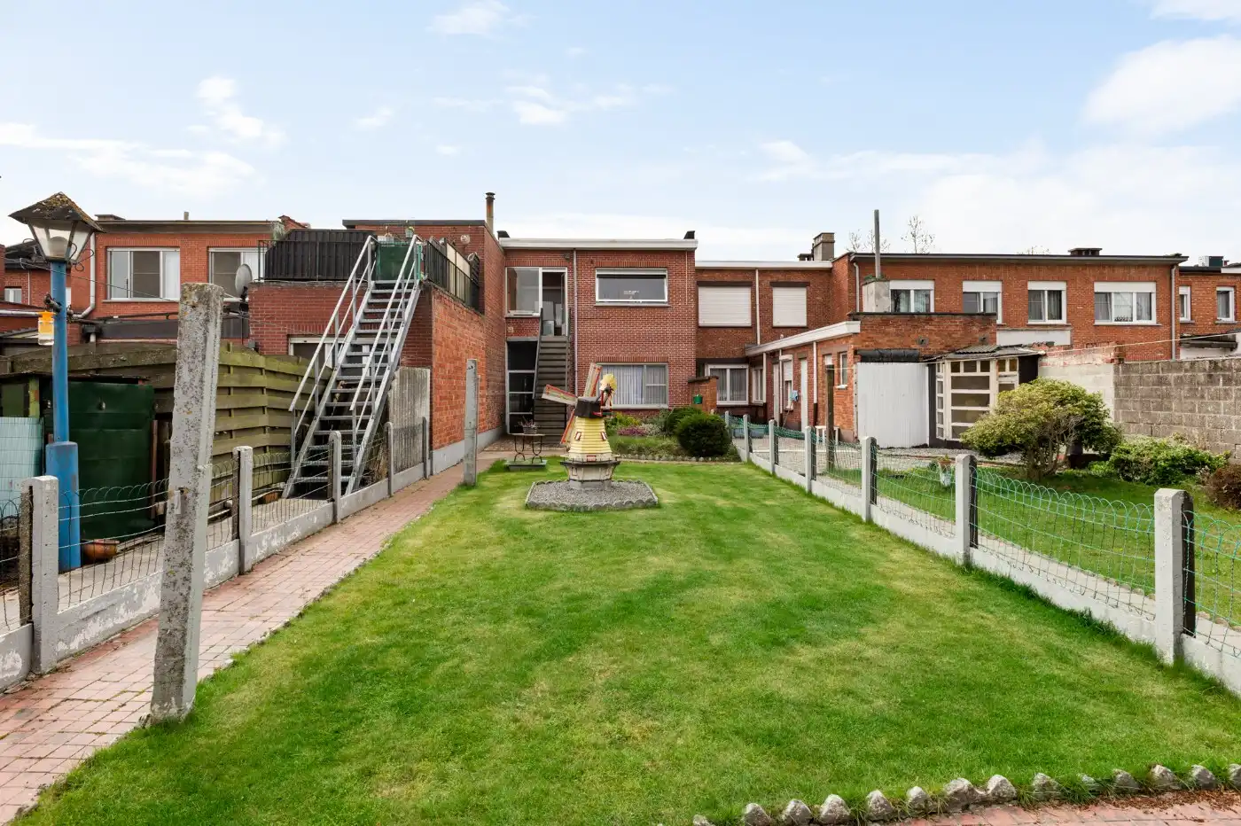Te renoveren woning met 2 slpk., dubbele garage en tuin foto 25