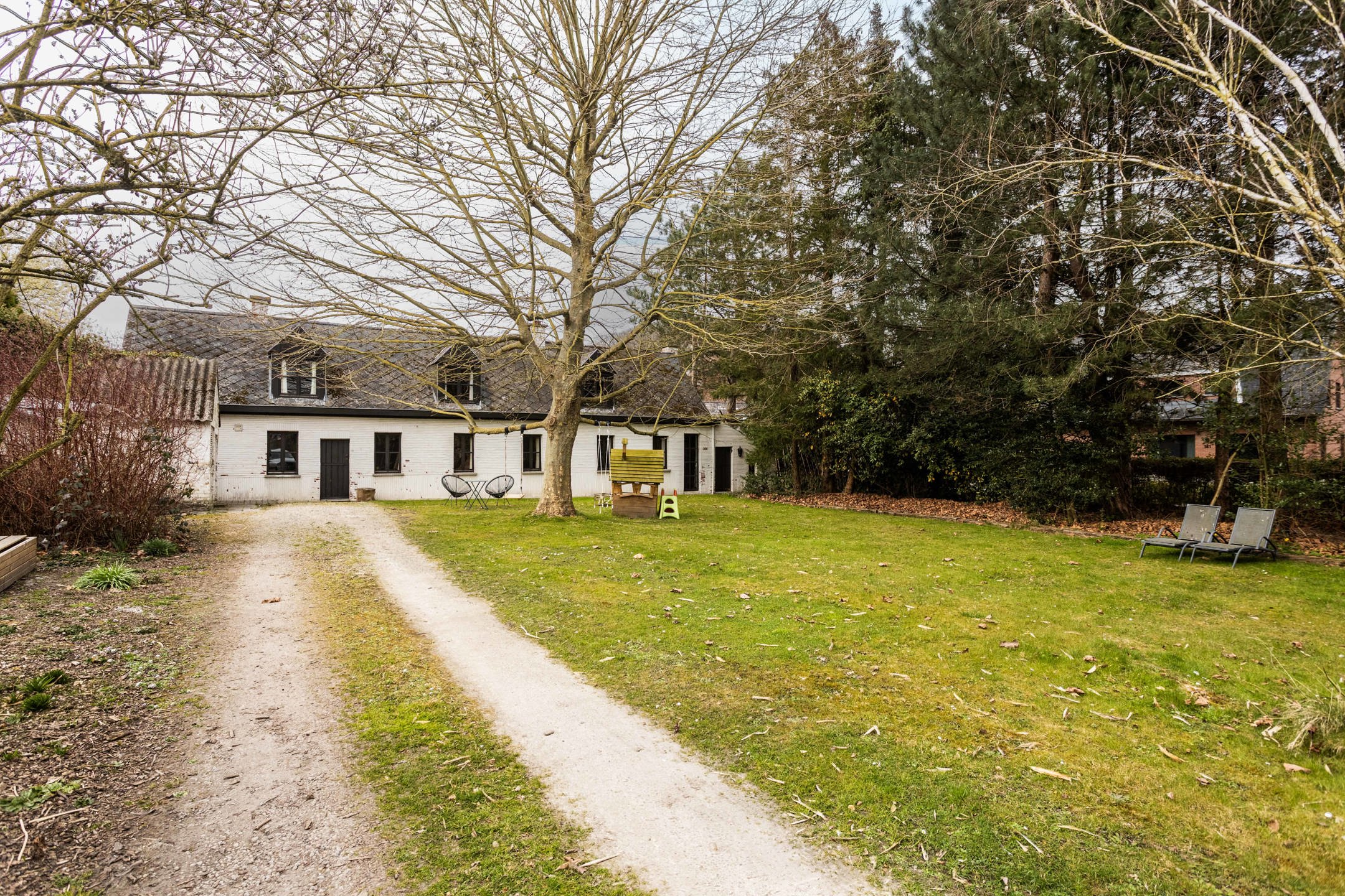 Charmante deels te renoveren alleenstaande woning  foto 3