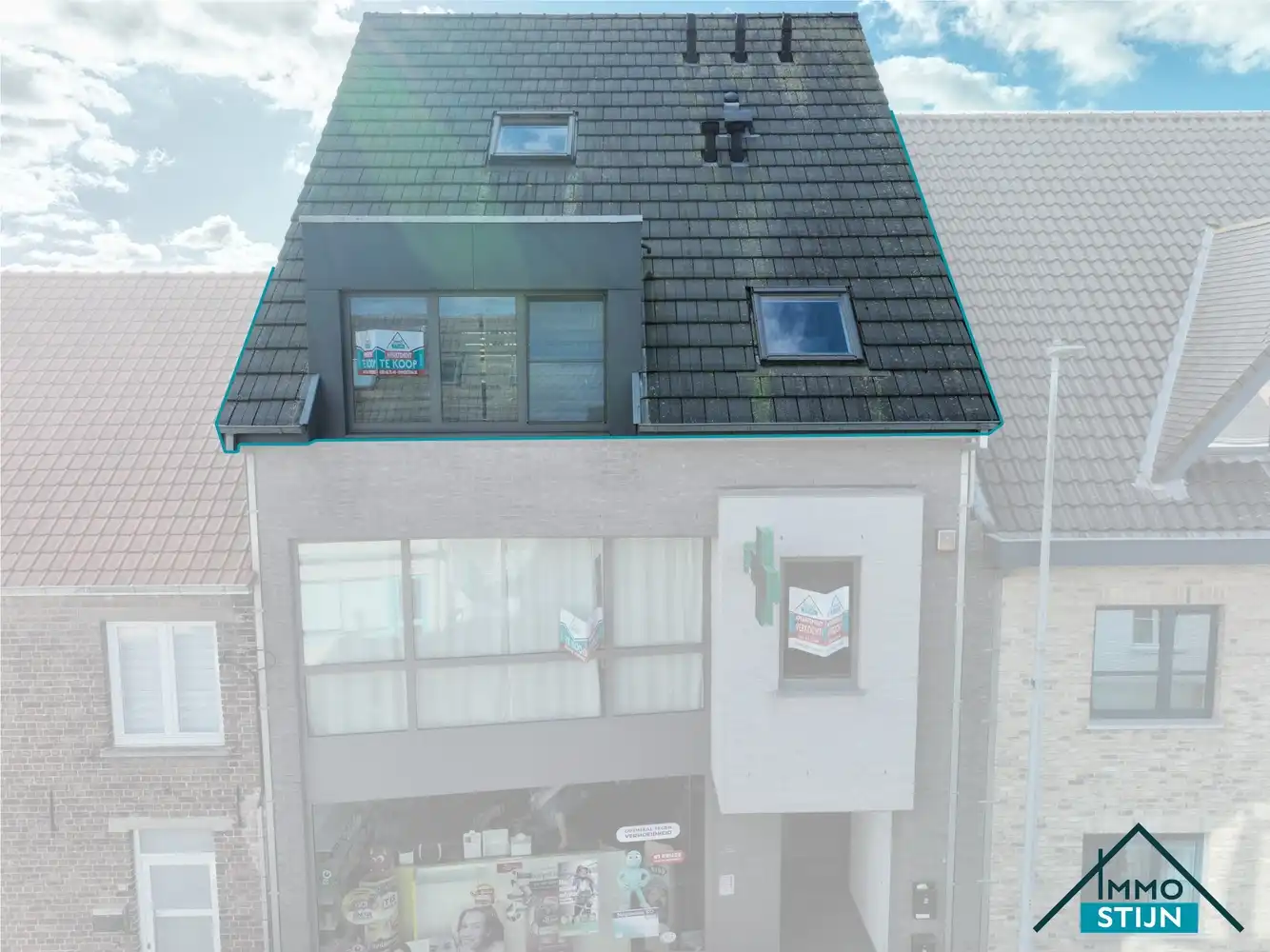Ruime duplex appartement met drie slaapkamers foto {{pictureIndex}}