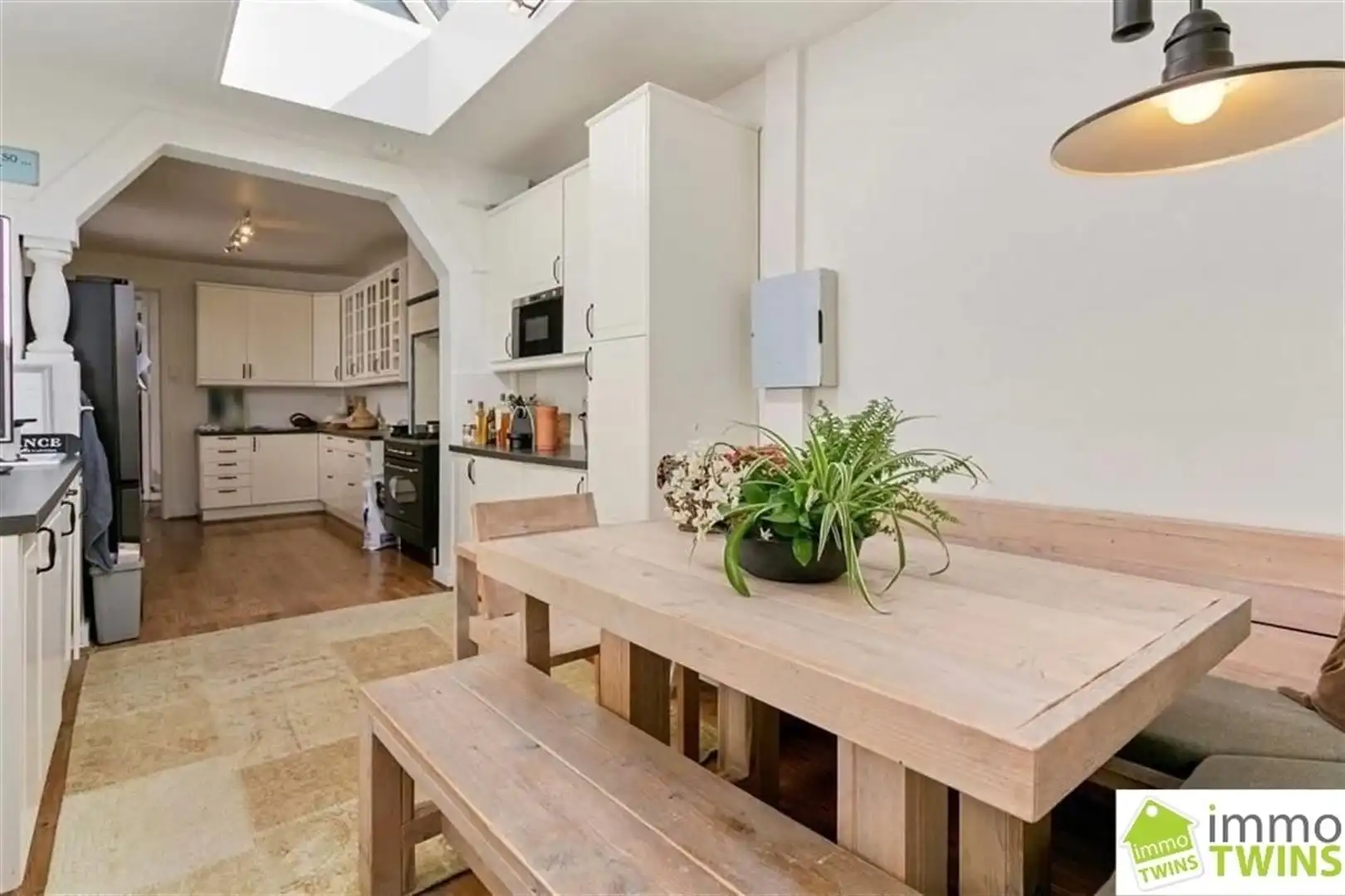 Karaktervolle, ruime woning met 6 slaapkamers, binnenkoer met jacuzzi en topligging! foto 5