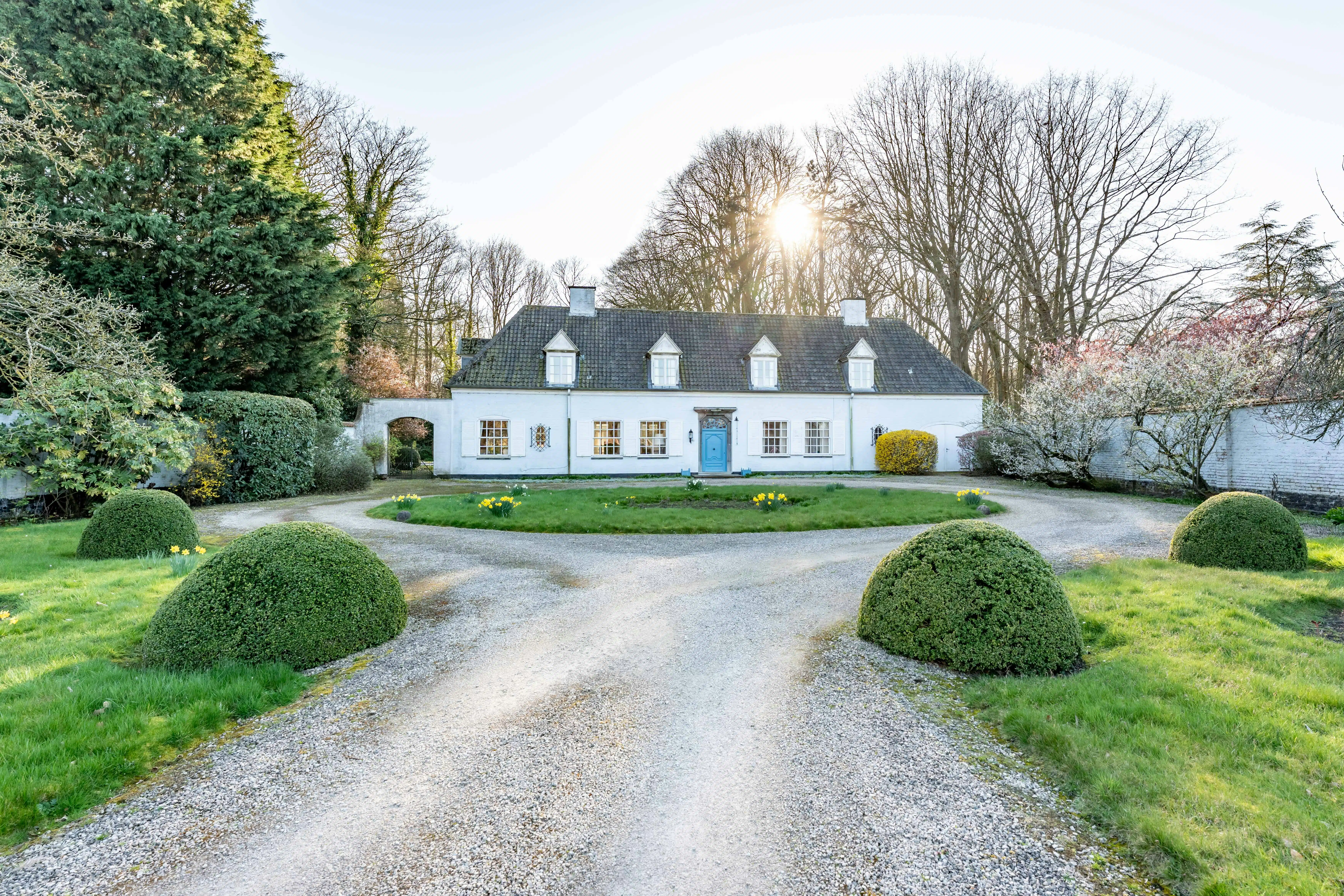 Klassieke villa te koop langs de Zeeweg in Varsenare  foto 2