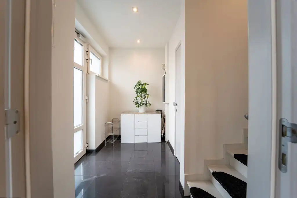 RUIM HANDELSHUIS MET WOONST TE SPALBEEK (HASSELT) foto 9