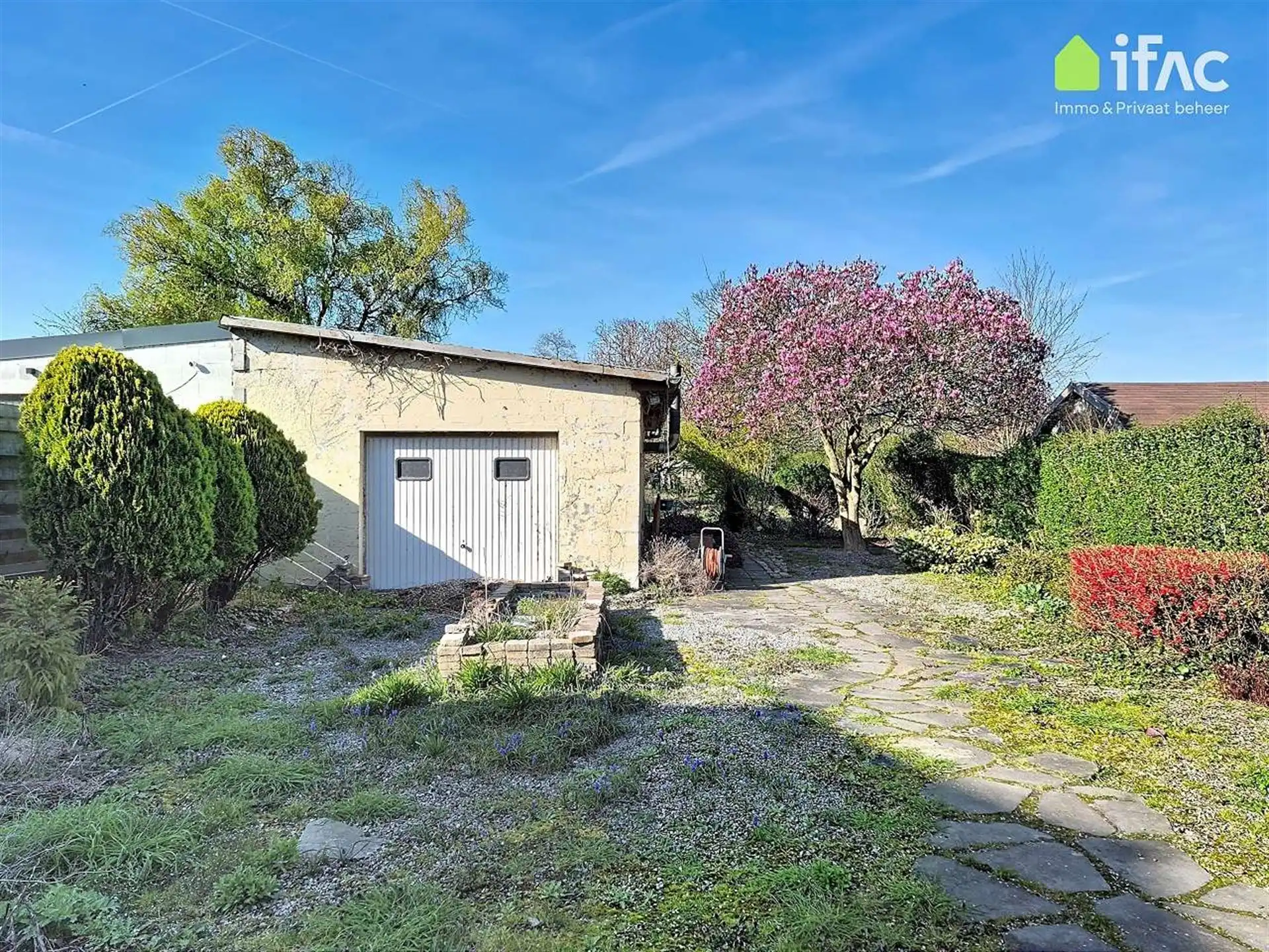 Rustig gelegen villa met atelier ±60m² op 10,25a foto 14