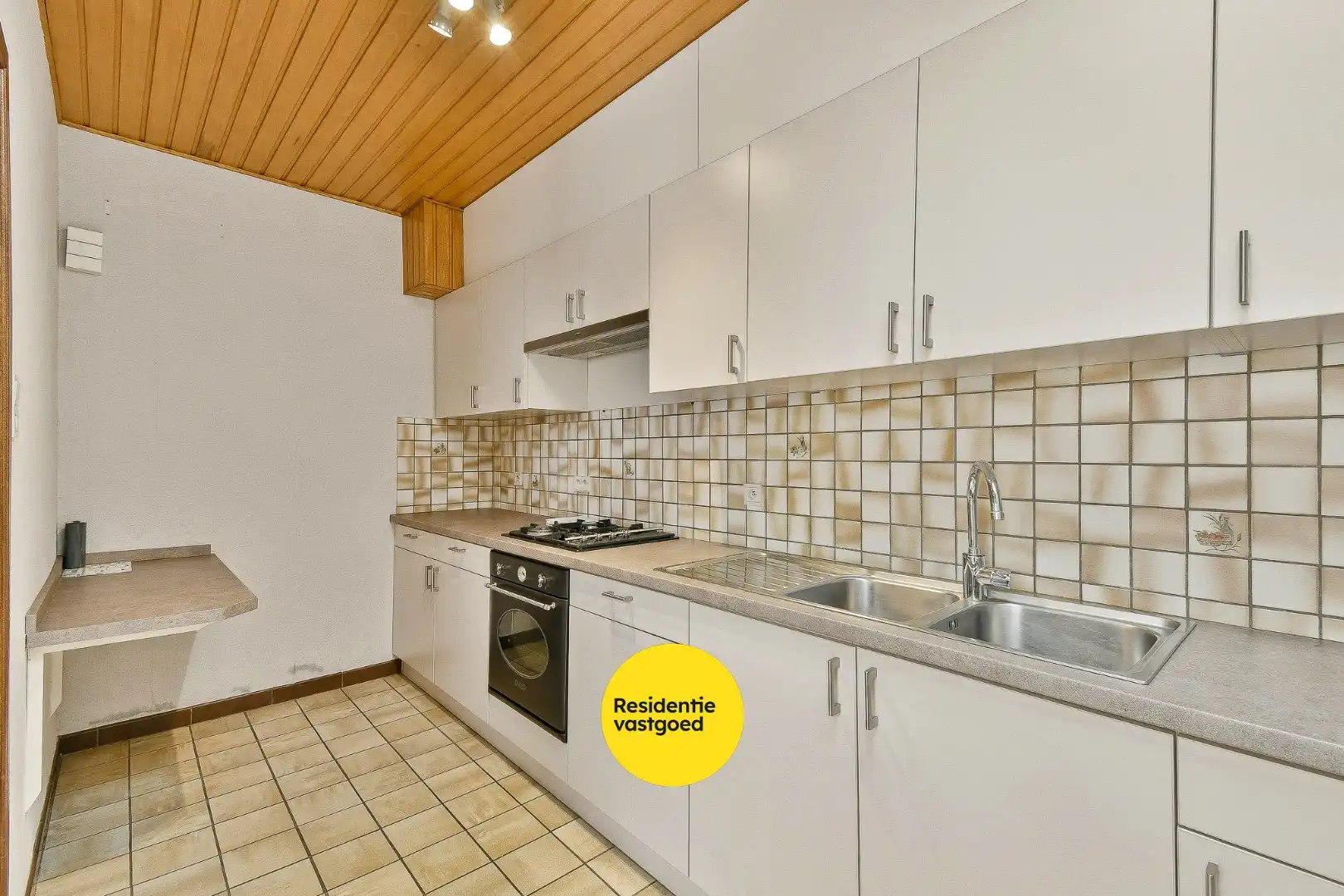 Rijwoning met veel potentieel op centrale ligging foto 8