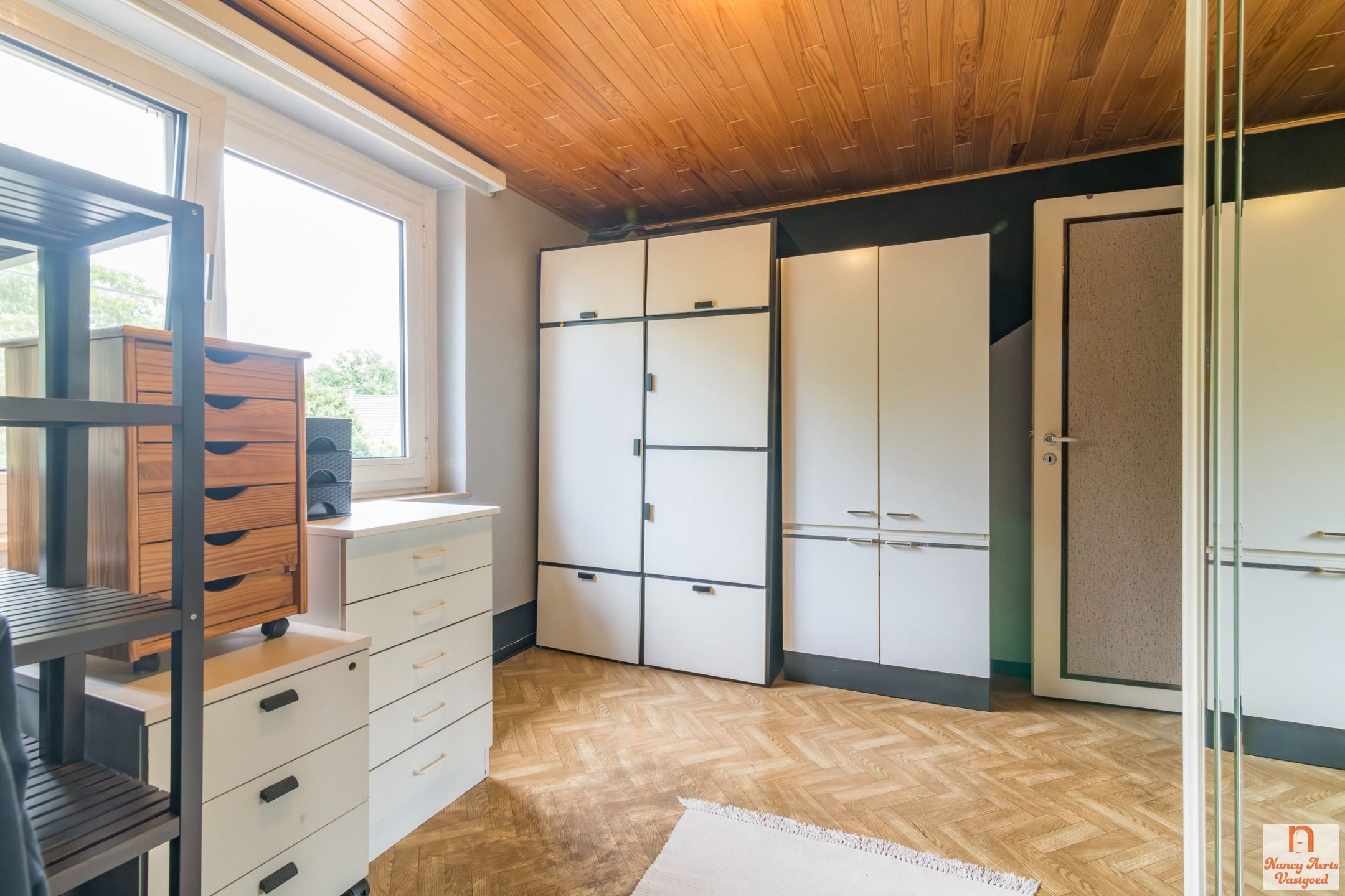 Split-level woning met veel ruimte en potentieel foto 26