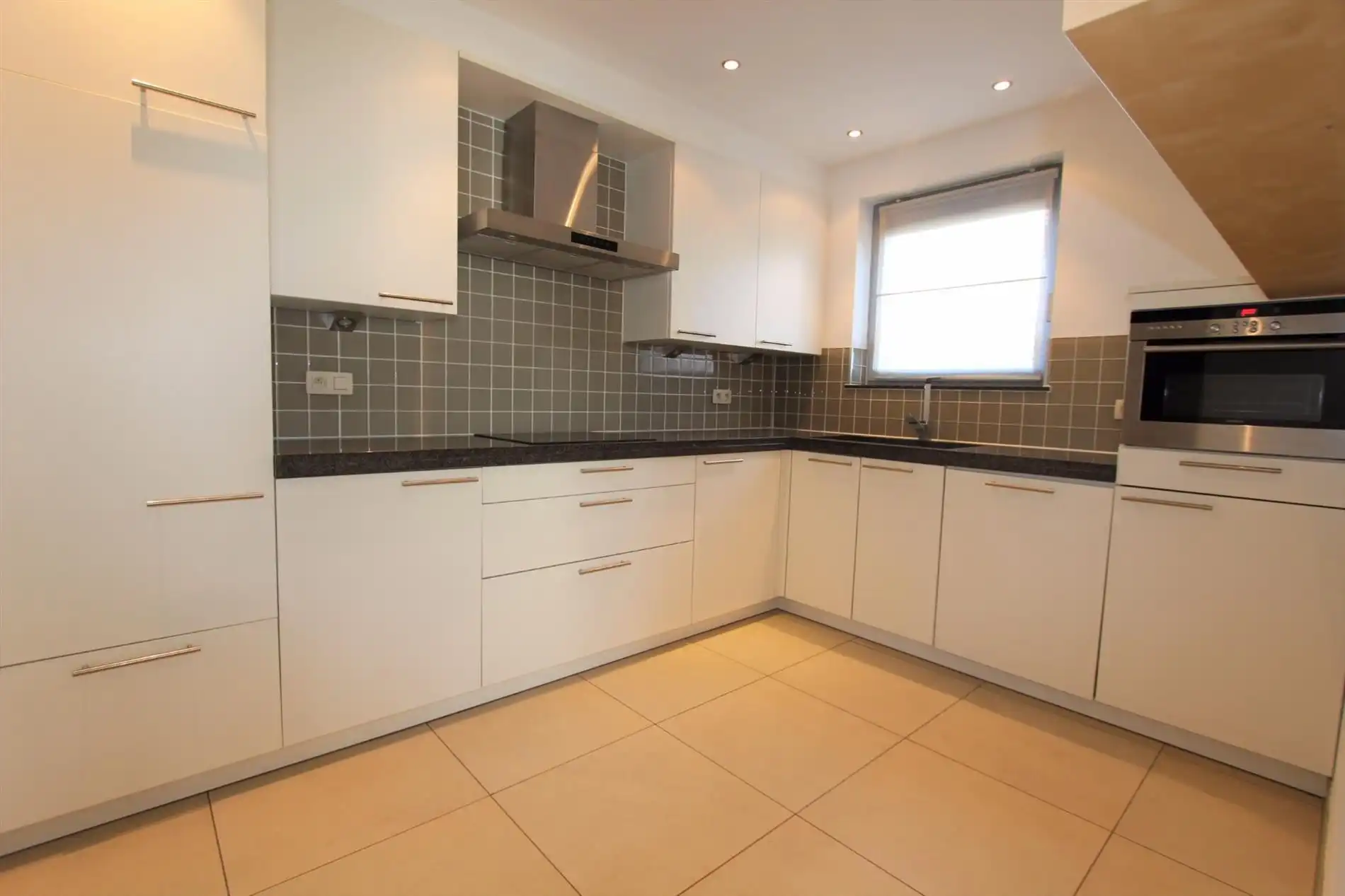 GELIJKVLOERS APPARTEMENT MET RUIM ZONNETERRAS EN GARAGE foto 6