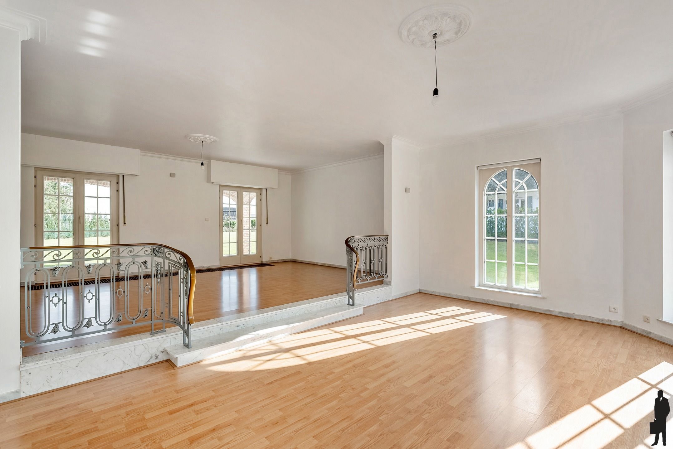 Riante villa met 4 slpk. op perceel van 2.543m²  foto 6