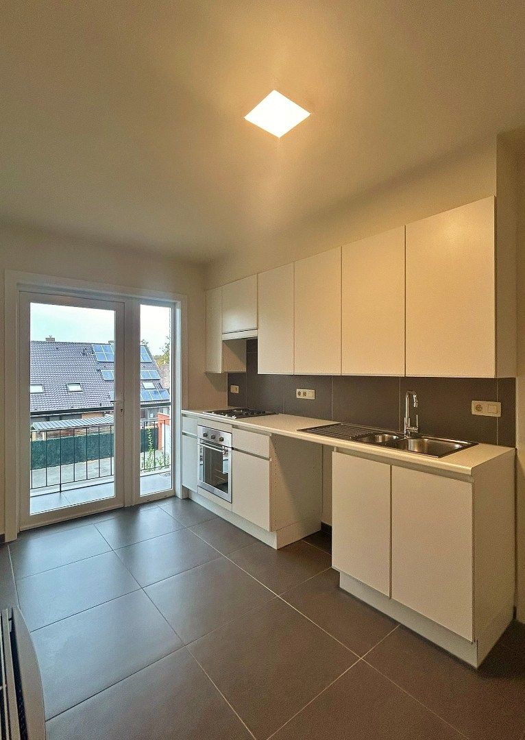 Lichtrijk en gerenoveerd appartement in het centrum van Ieper  foto 5