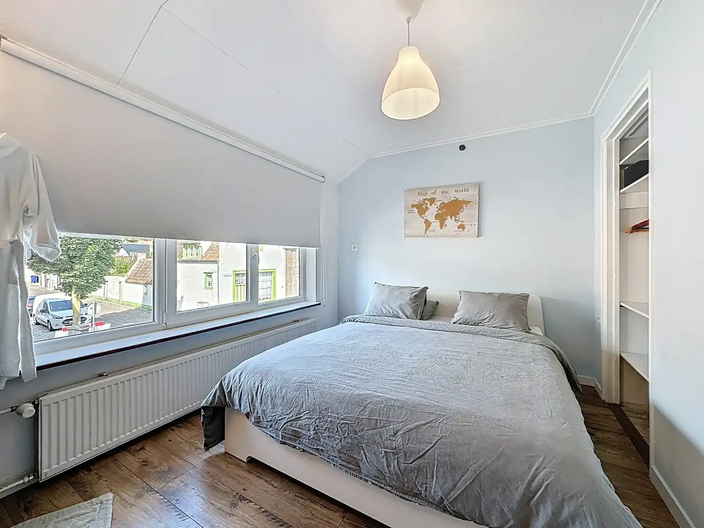 Ruime hoekwoning nabij centrum foto 18