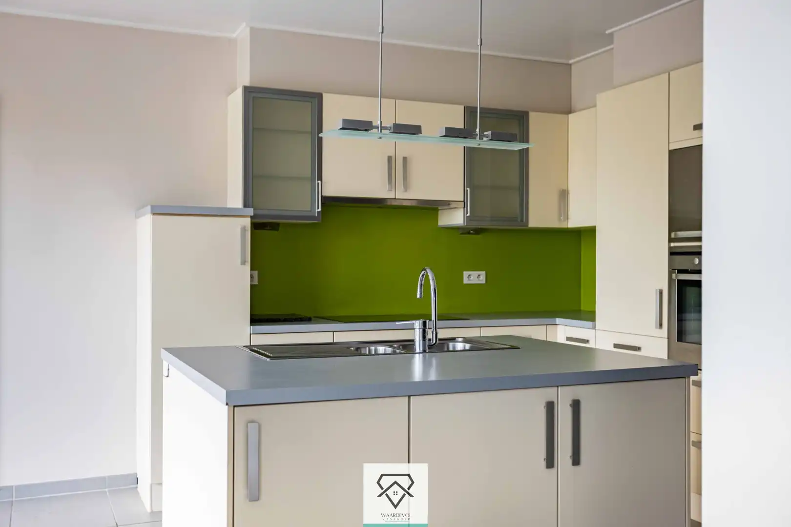 Moderne instapklare villa te koop met zonnige tuin foto 8