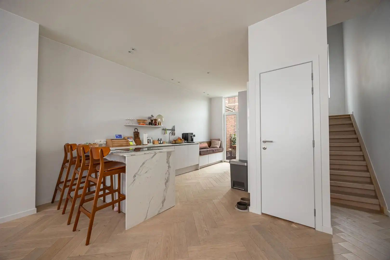 Woning met 2 gerenoveerde appartementen foto 22