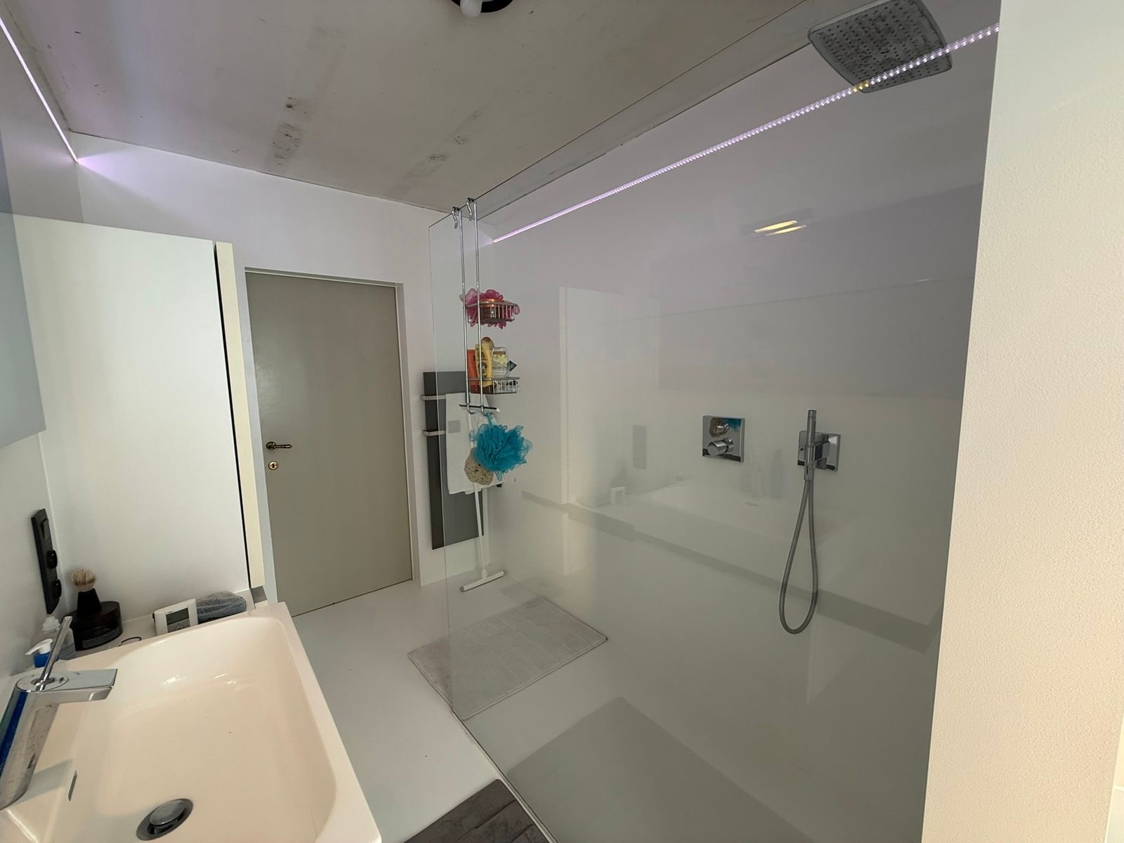 Ruime alleenstaande gelijkvloerse woning. foto 13