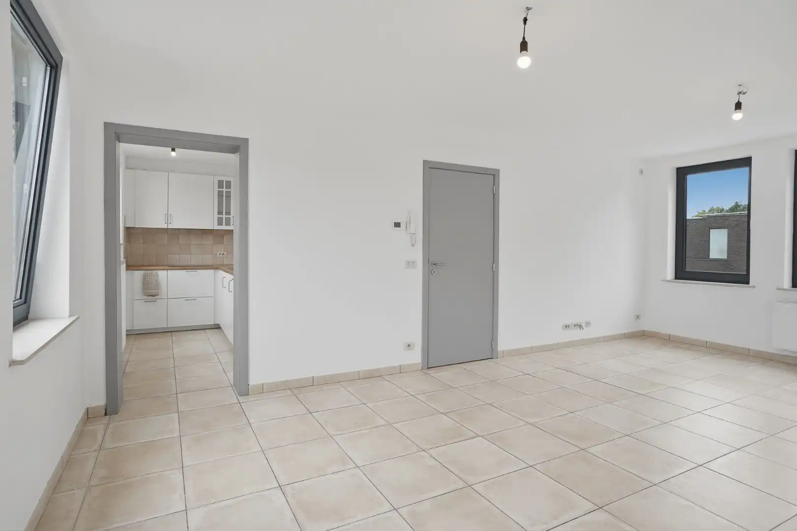 Instapklare rijwoning met garage op toplocatie in hartje Sint-Michiels foto 3
