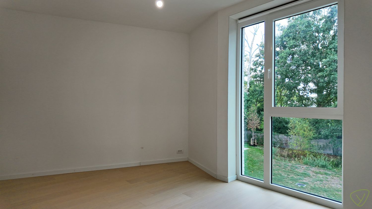 Energiezuinig 2-slaapkamerappartement met terras en parking! foto 12
