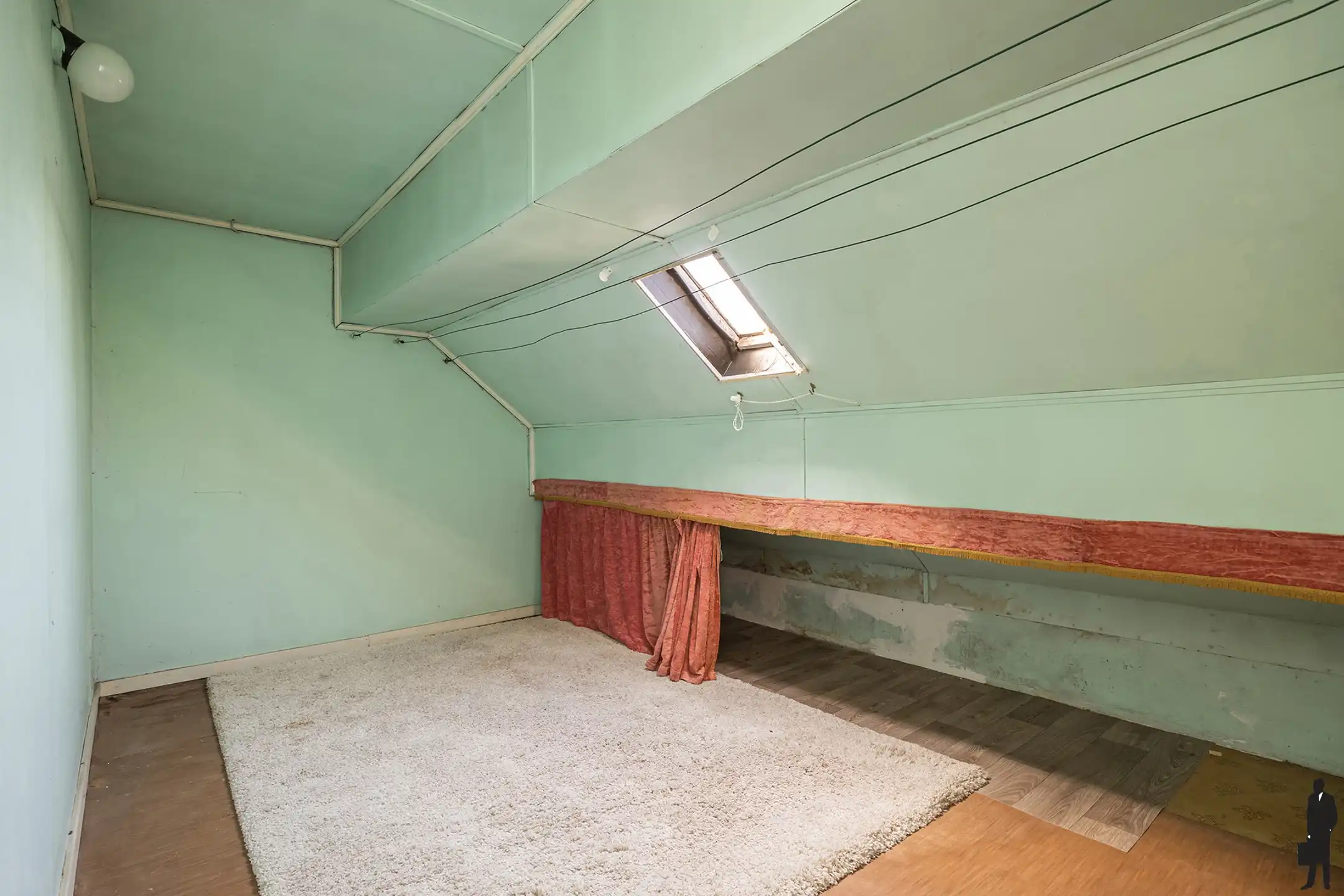 Ruime te renoveren gezinswoning met tuin te Sint-Niklaas foto 17