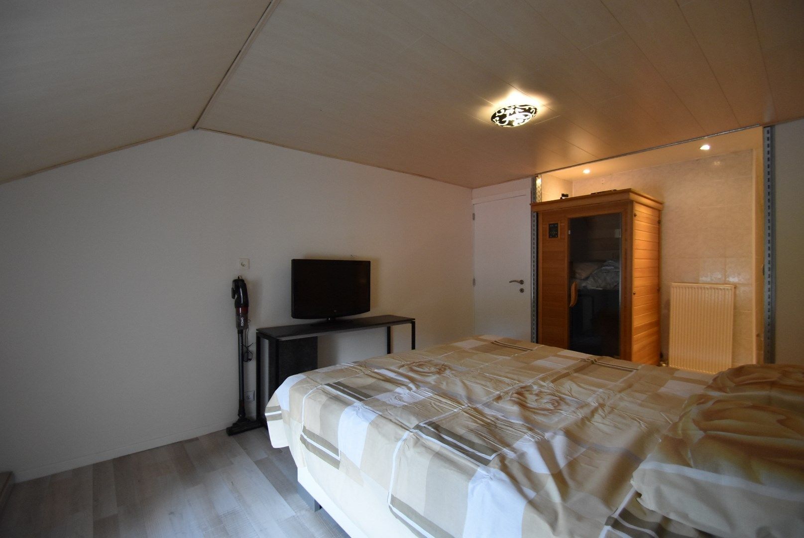 Knap gerenoveerde woning met 3 slaapkamers en tuin  foto 22