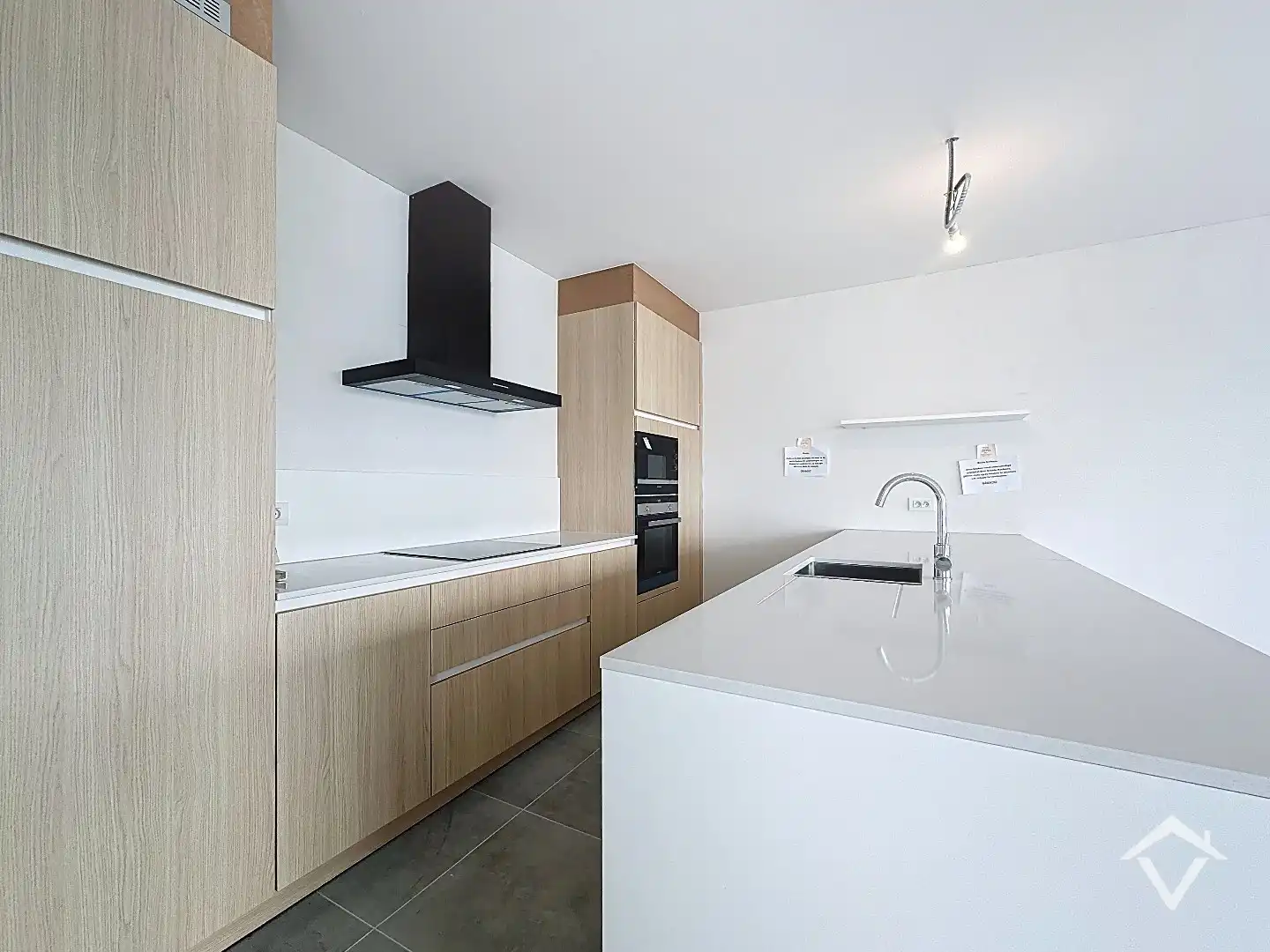 Wonen nabij jachthaven en zee - ruim appartement met terras en drie slaapkamers foto 5