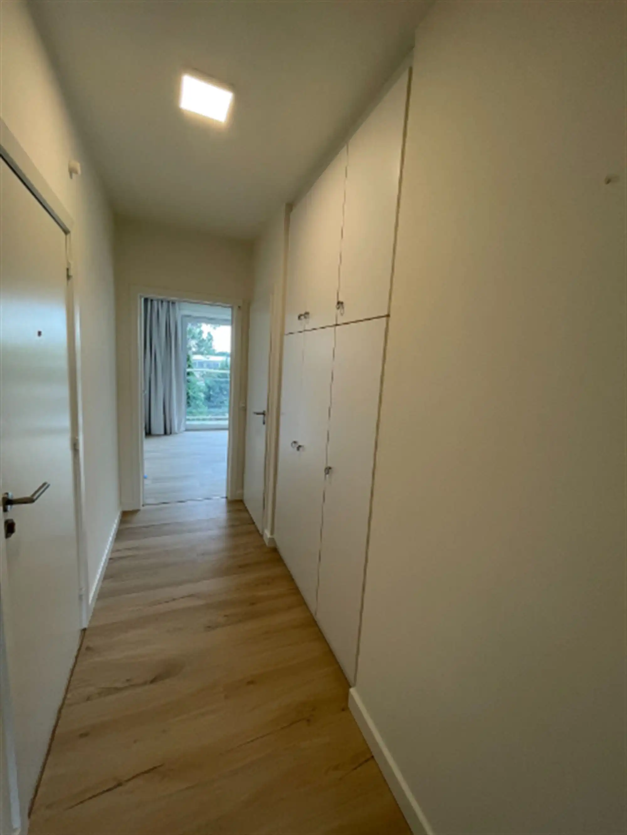 Modern appartement met terras foto 11