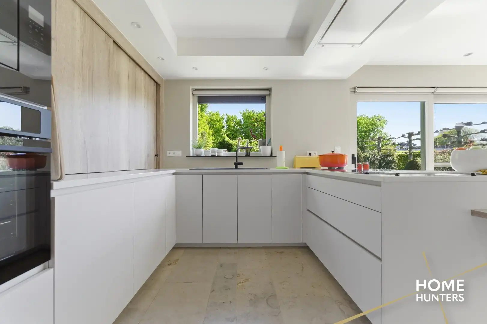 luxe villa met 4 slaapkamers, ruime tuin en een dubbele garage op een rustige locatie te Ieper foto 13