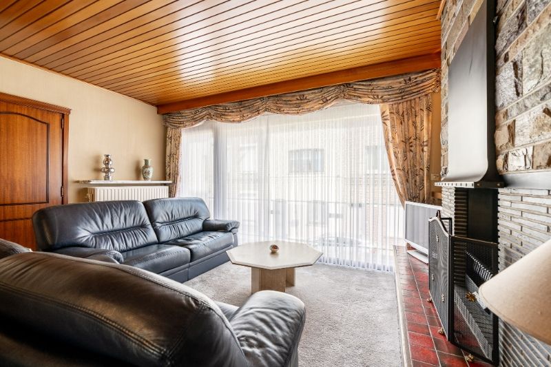 Bel-etagewoning met potentieel in hartje Izegem. foto 4