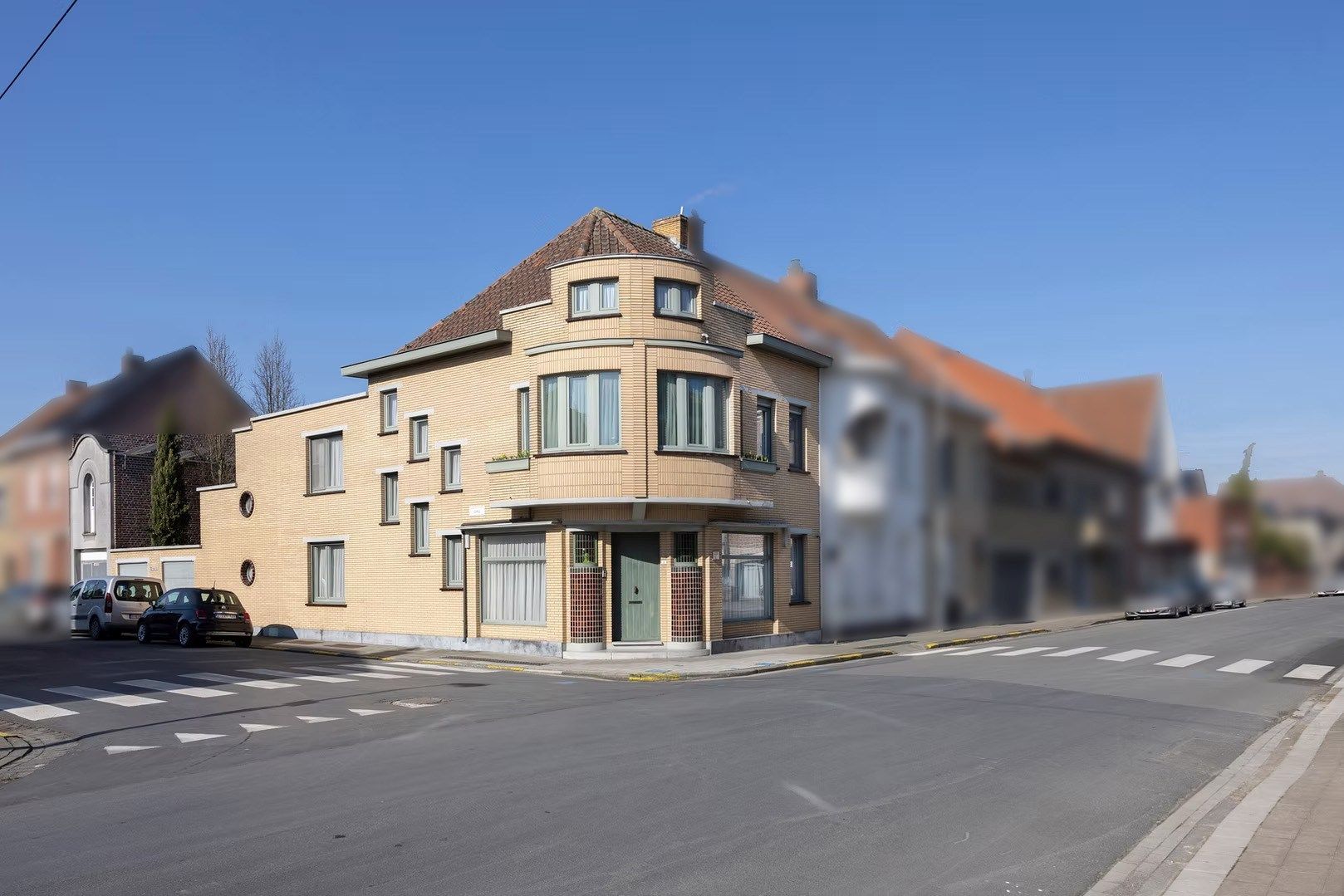 CHARMEVOLLE WONING MET GARAGE  foto {{pictureIndex}}