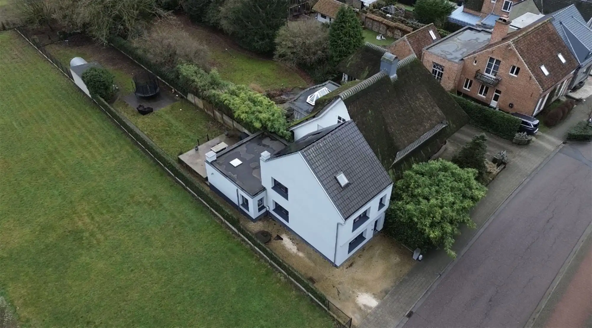 Vrijstaande woning met ruime tuin op gunstige locatie foto 25