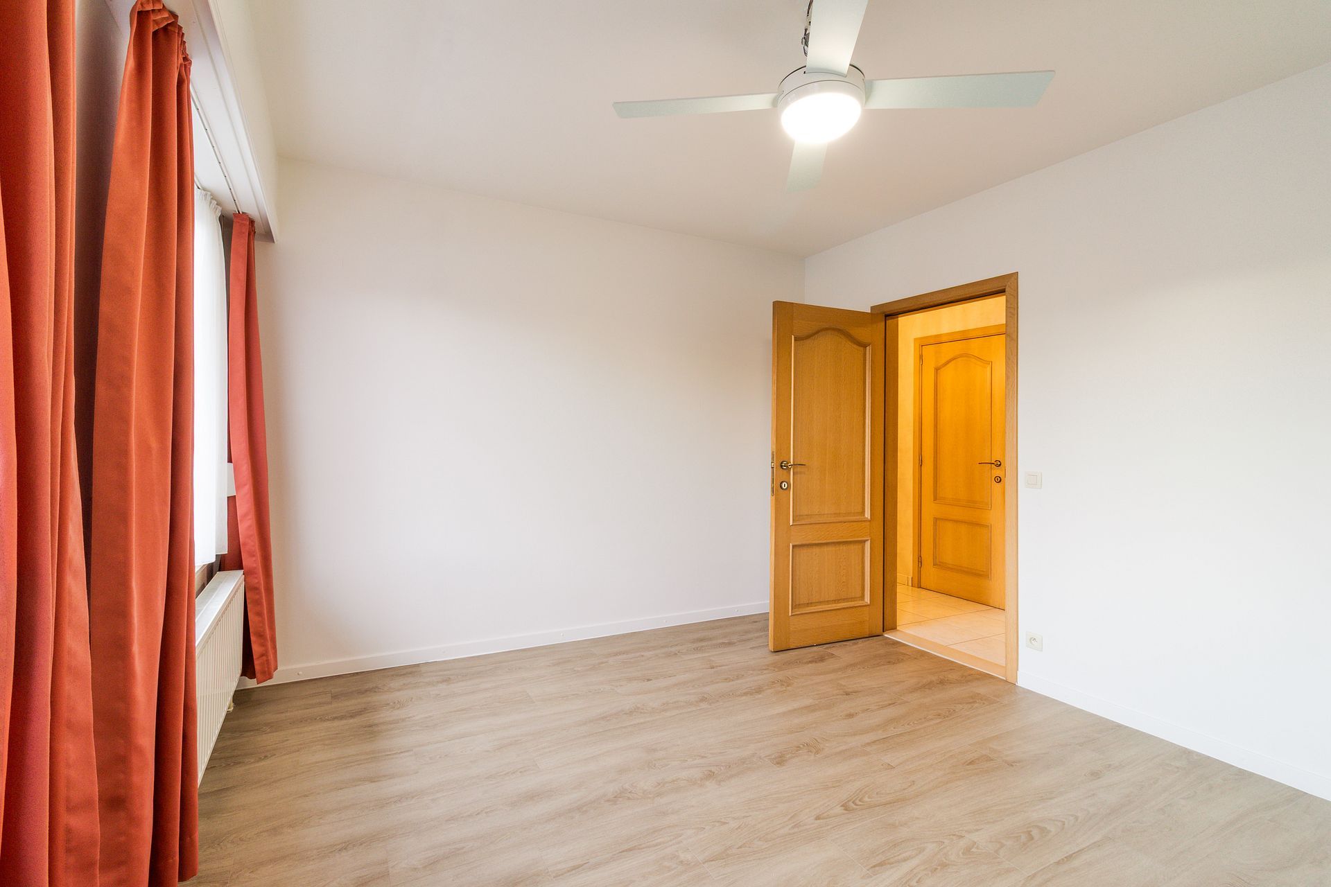 Instapklaar appartement met extra kamer, terras en garagebox foto 10