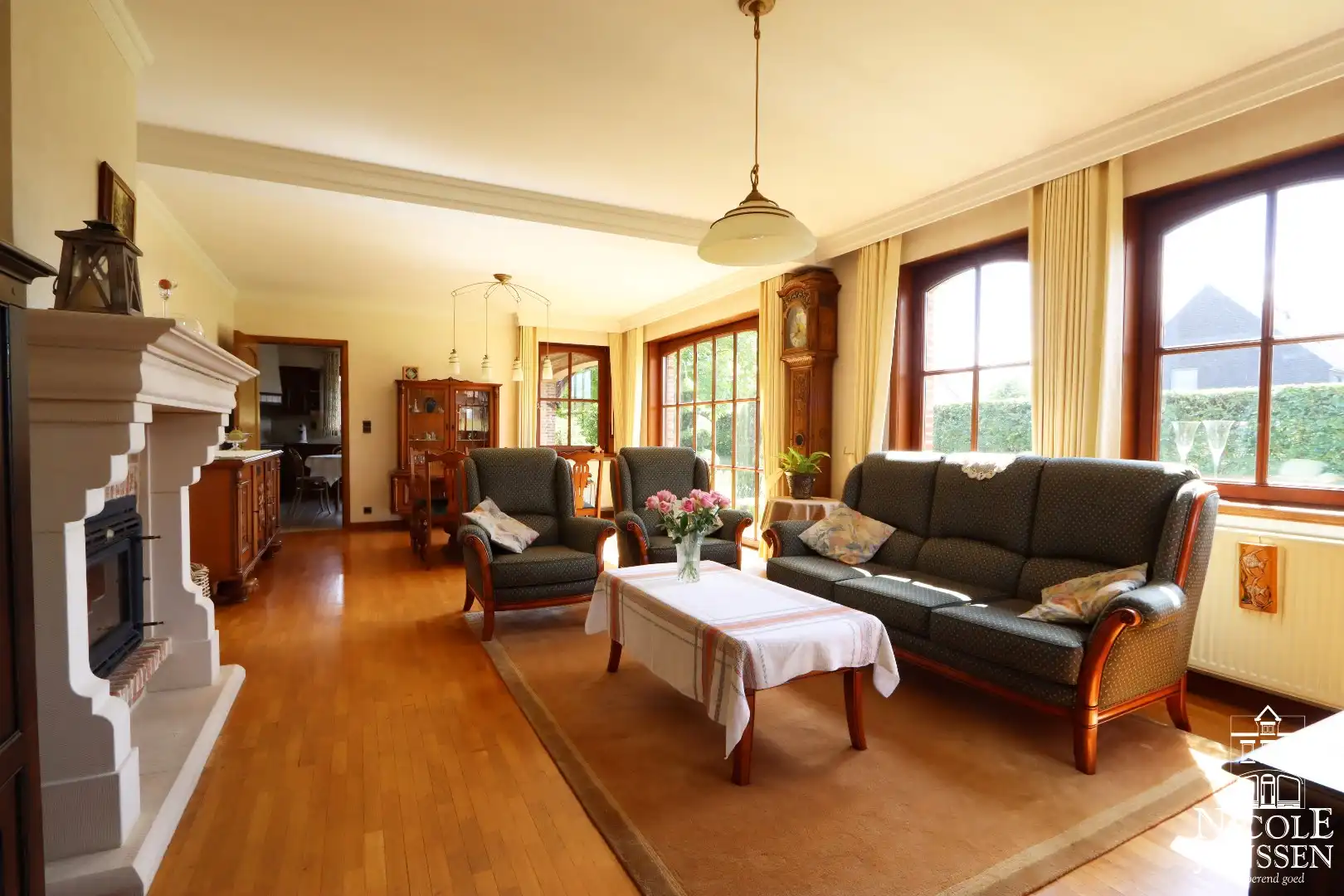 Instapklare en ruime gezinswoning met garage en diepe tuin in het gezellige Beek foto 7