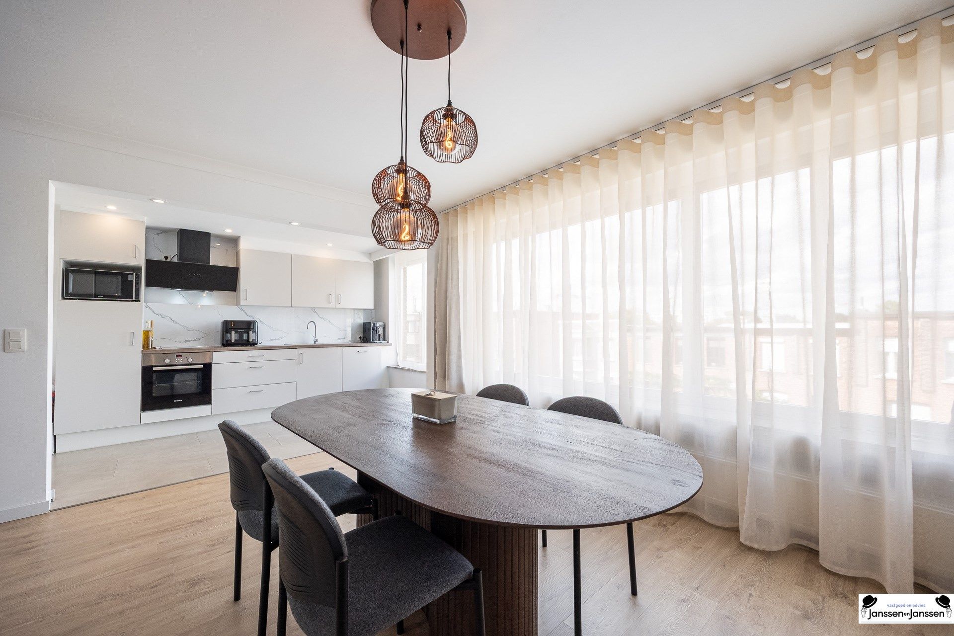 Instapklaar 2-slpk appartement Deurne-Zuid foto 3