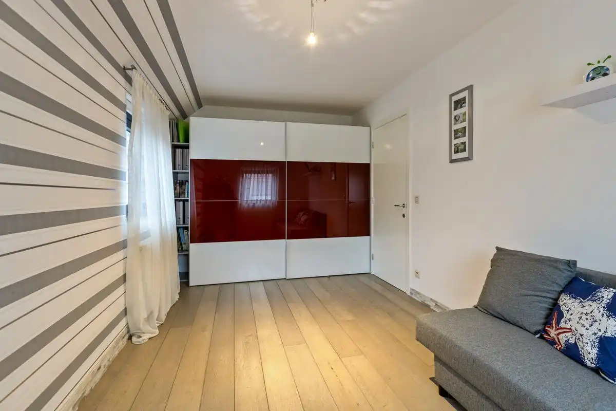 Instapklare woning met garage te koop in Bilzen foto 17