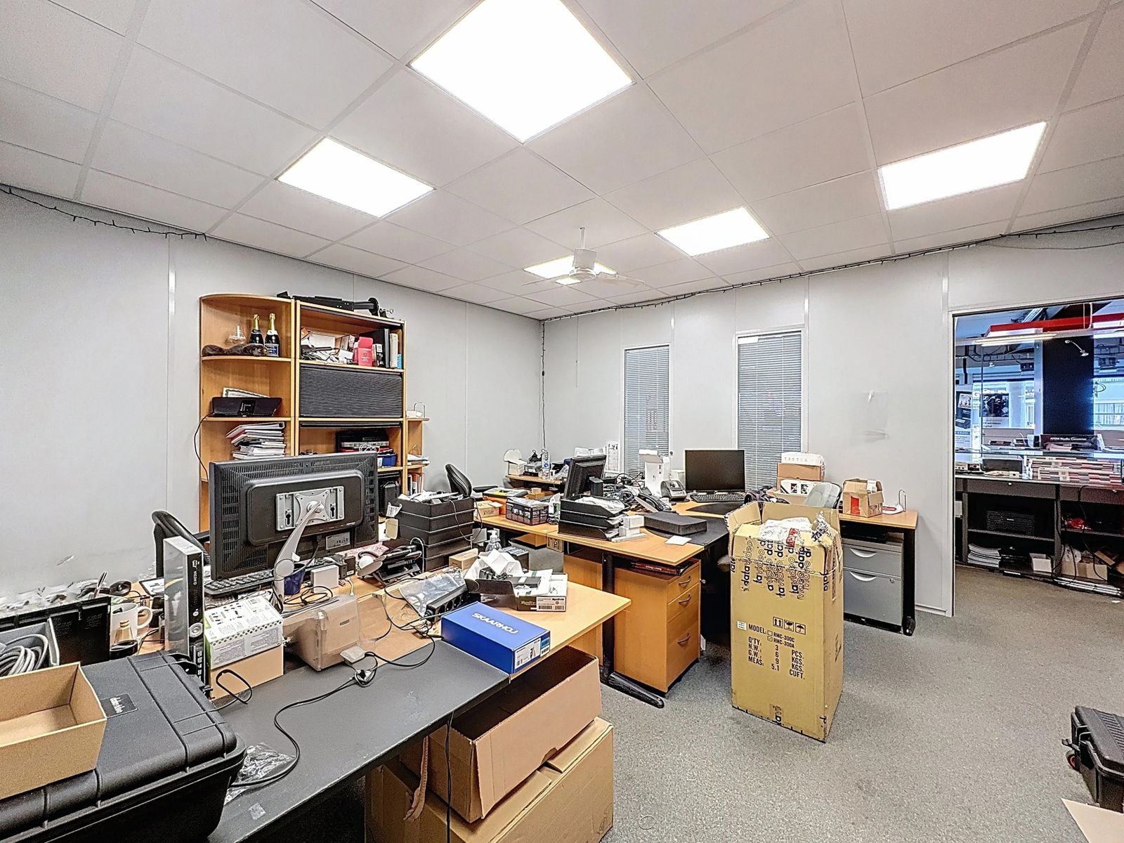 Commercieel Pand met Grote Visibiliteit vlakbij Bredabaan foto 24