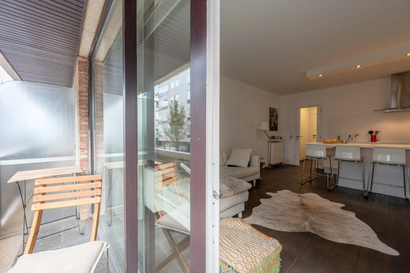 Aangename en knappe studio op een zéér centrale ligging tussen de Dumortierlaan en de Kustlaan foto 2