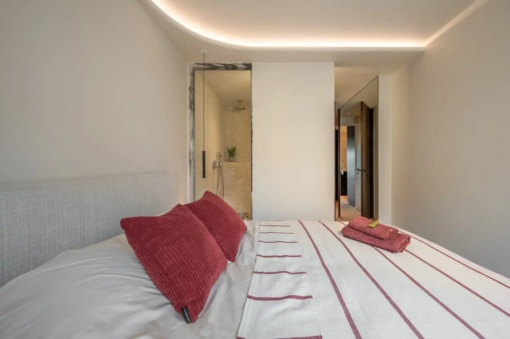 Prachtig gerenoveerd appartement nabij het centrum en de zee met open zichten. foto 16