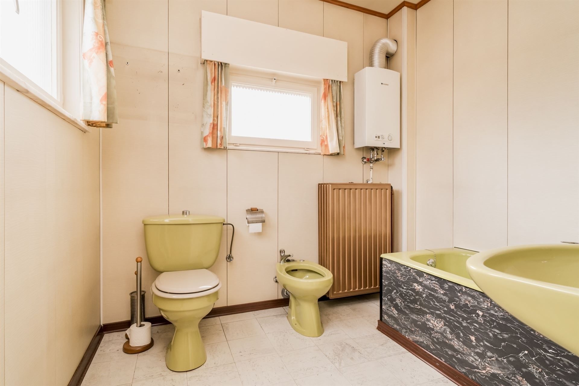 Te renoveren gezinswoning met veel opslagruimte! foto 18