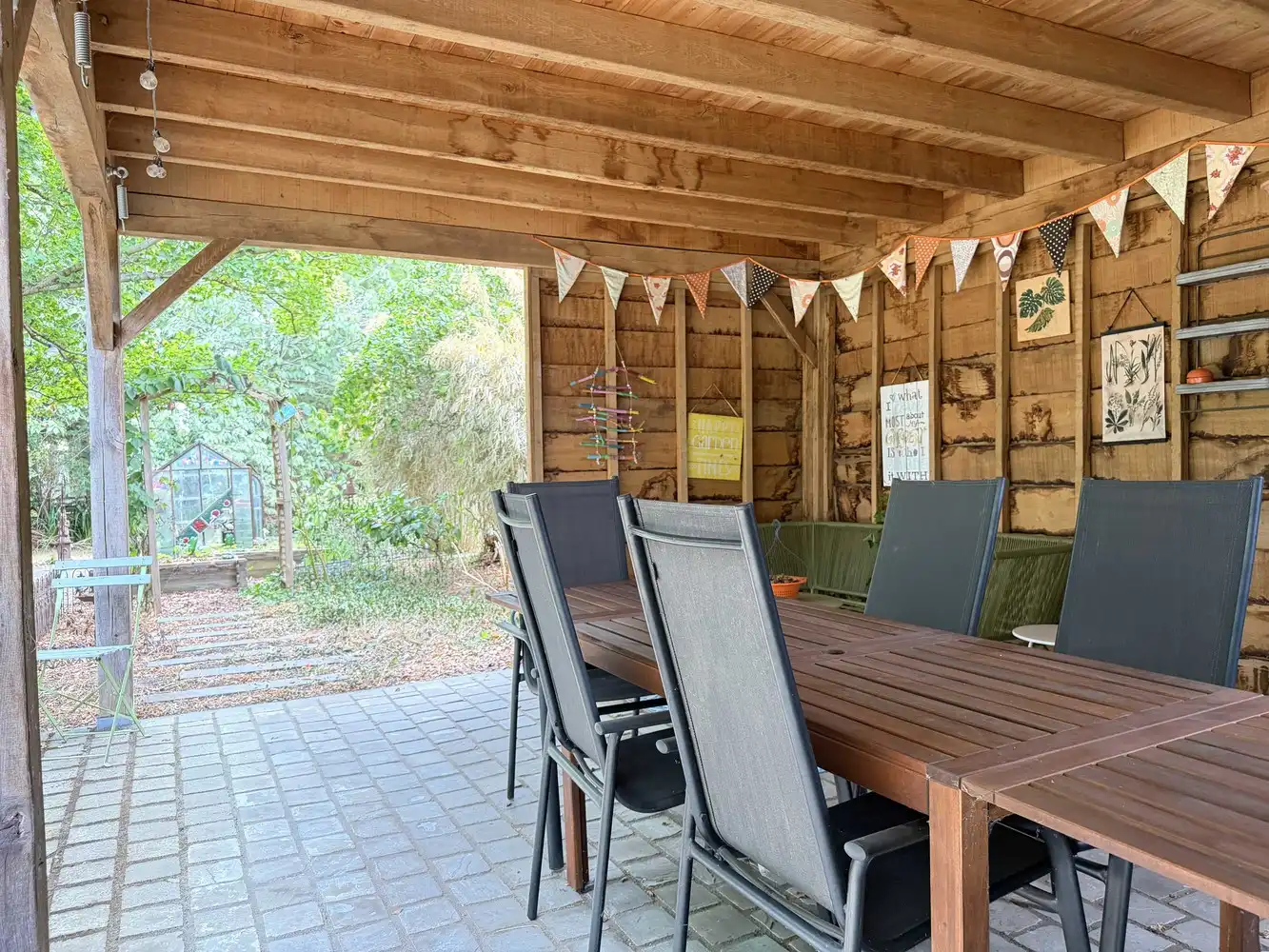 Degelijk gerenoveerde woning met minstens 5 slaapkamers en aangename tuin foto 23
