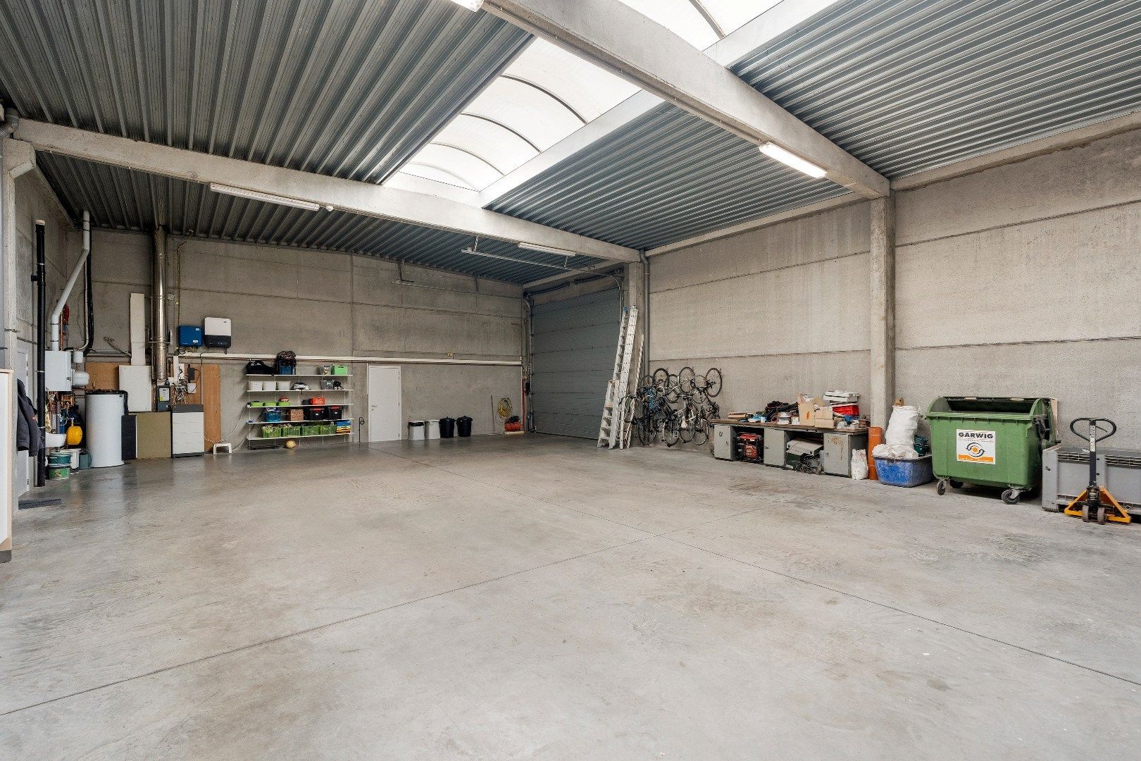 Prachtige woning met 4 slaapkamers en ruim magazijn op bedrijventerrein. foto 23