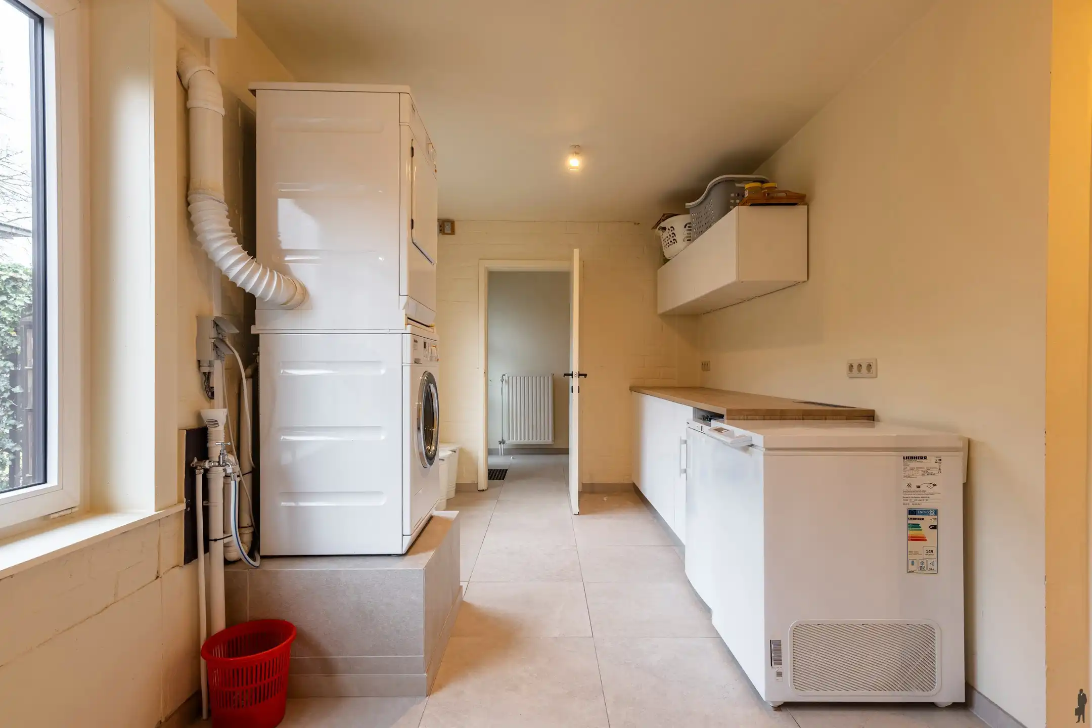 Ruime villa in rustige straat met prachtige zuid-west tuin foto 22