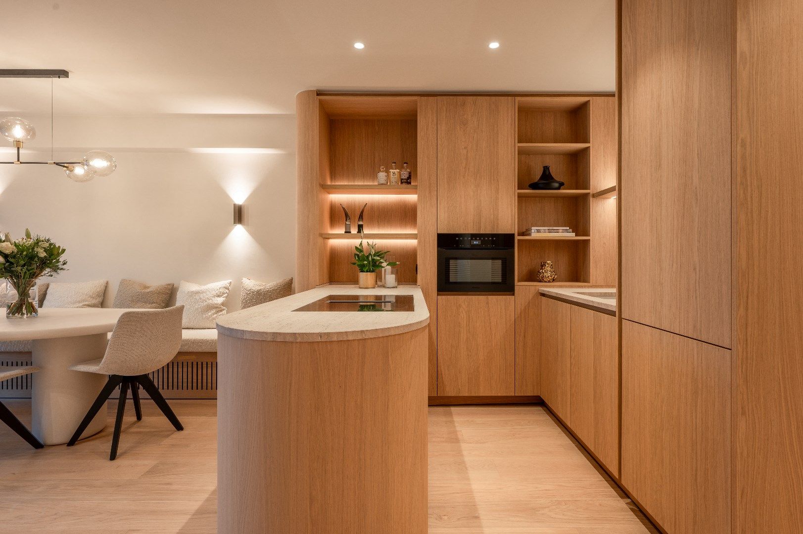 Gerenoveerd appartement met 3 slaapkamers op een zeer centrale locatie in Knokke foto 2