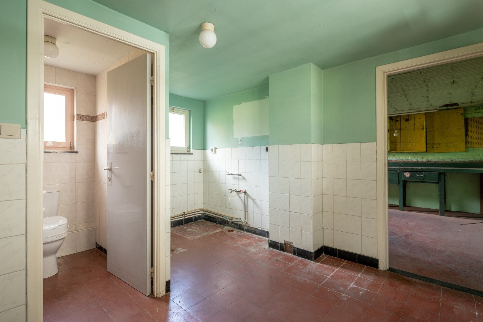 Deze ruime, te renoveren woning wordt verkocht. foto 15