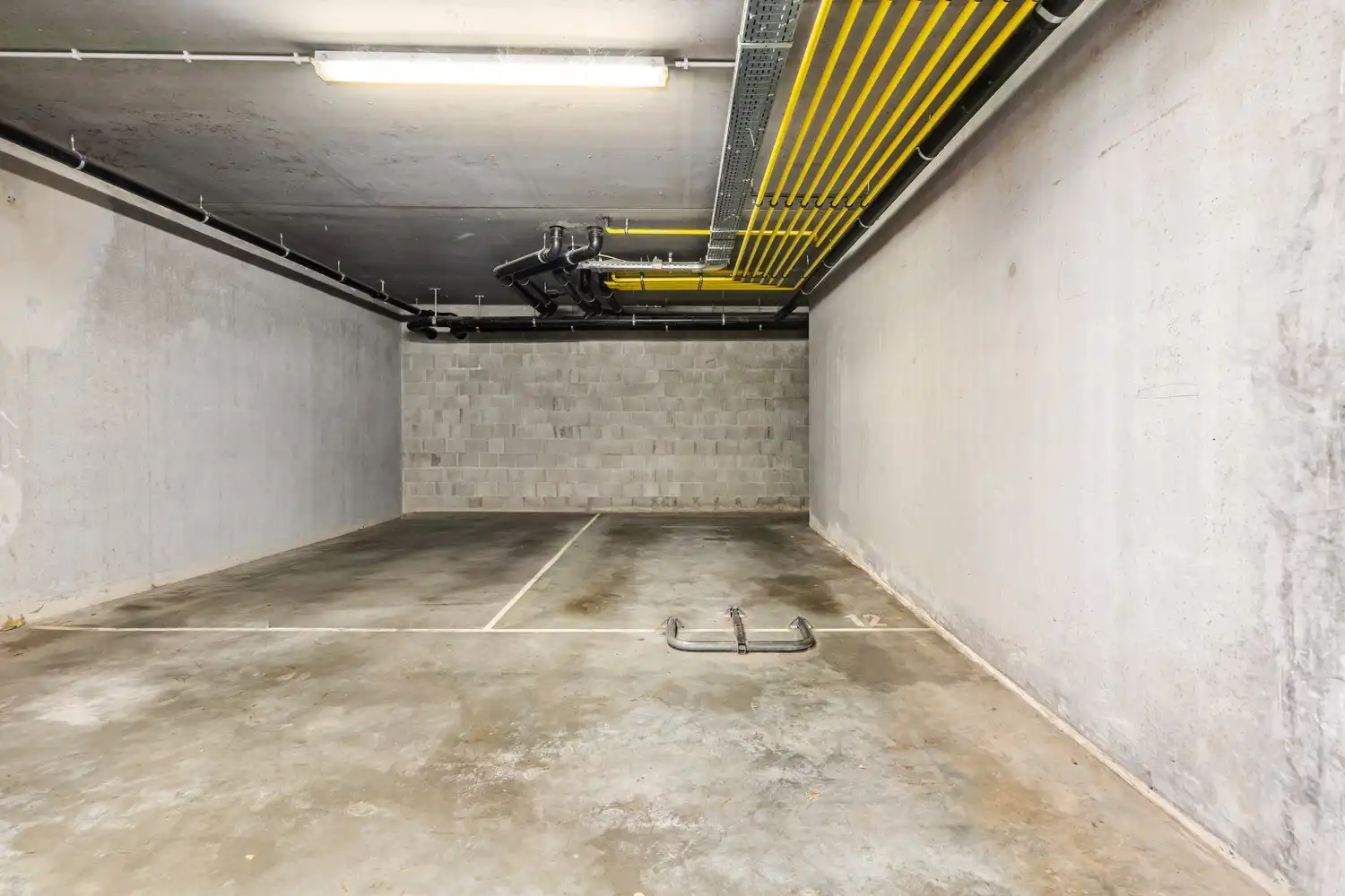 Instapklaar 1-slaapkamerappartement met terras en ondergrondse staanplaats foto 12