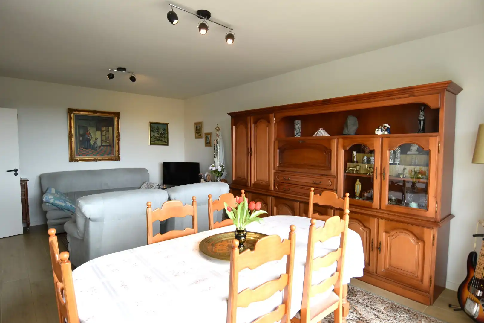 Instapklaar 2-slaapkamerappartement te koop op toplocatie in het hart van Gullegem foto 3