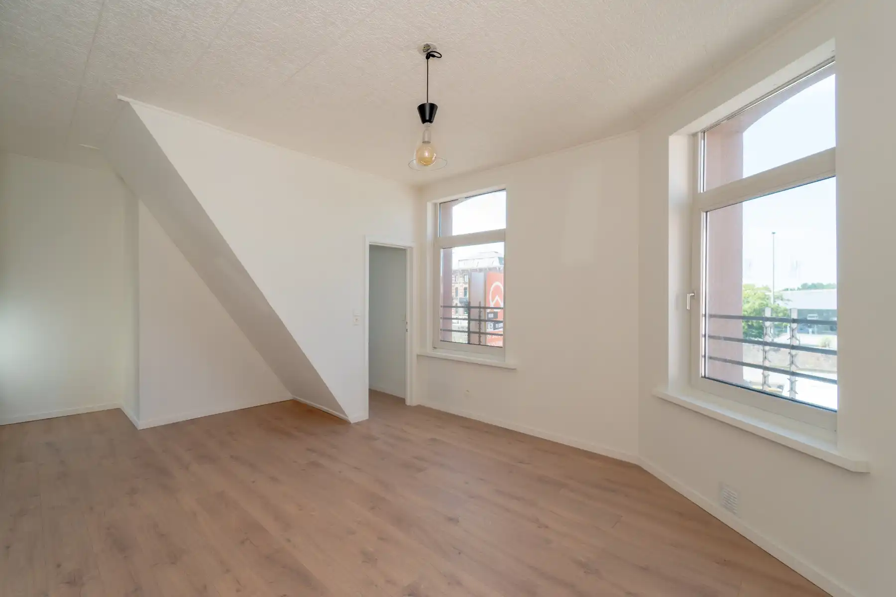 Gerenoveerde lichtrijke hoekwoning aan het water foto 16