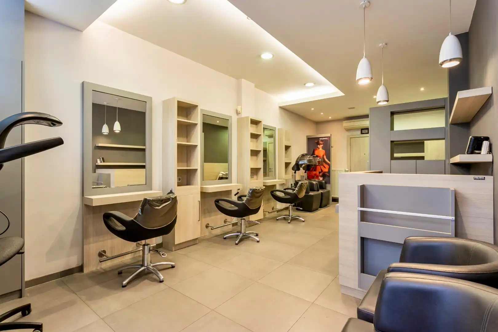 Handelspand met woonst te Halle-centrum foto {{pictureIndex}}