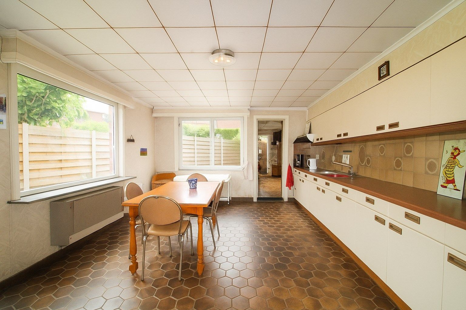 Te koop: Ruime en charmante halfopen bebouwing met uitgestrekte tuin, optie tot vijf slaapkamers en veel renovatiepotentieel in het centrum van Sint-Niklaas foto 6