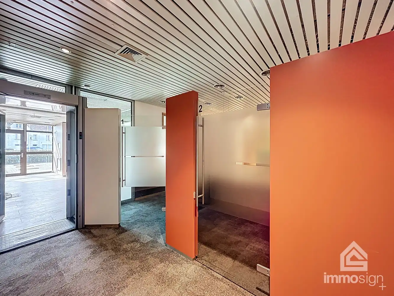 Gelijkvloerse kantoorruime van 243m² langs de Rijksweg foto 6