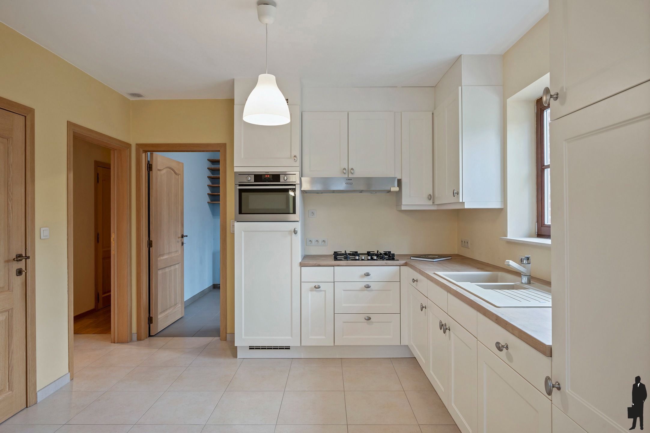 Op zéér gegeerde locatie gelegen villa op een perceel van ca. 982 m²! foto 9